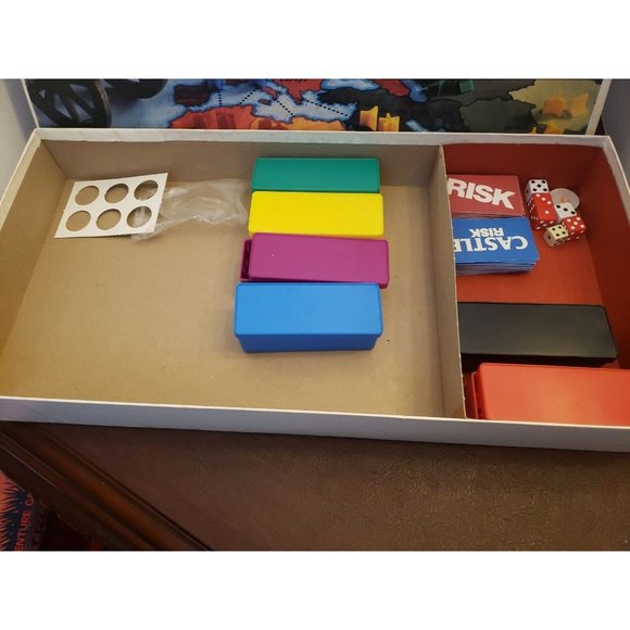 Vintage Risk & Castle Risk 2-in-1 Board Game Parker Brothers Complete 1990 - Picture 3 of 4